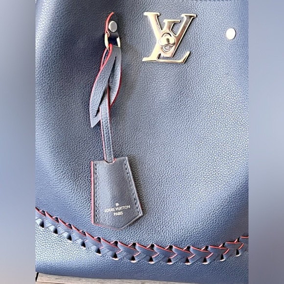 Rare Louis Vuitton LockMe Bucket Bag - Picture 7 of 8